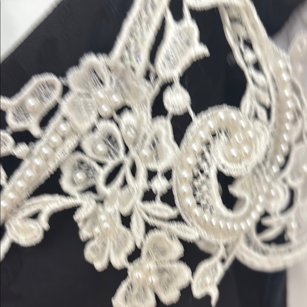 Elegant Black and White Women's Dress - Picture 10 of 13
